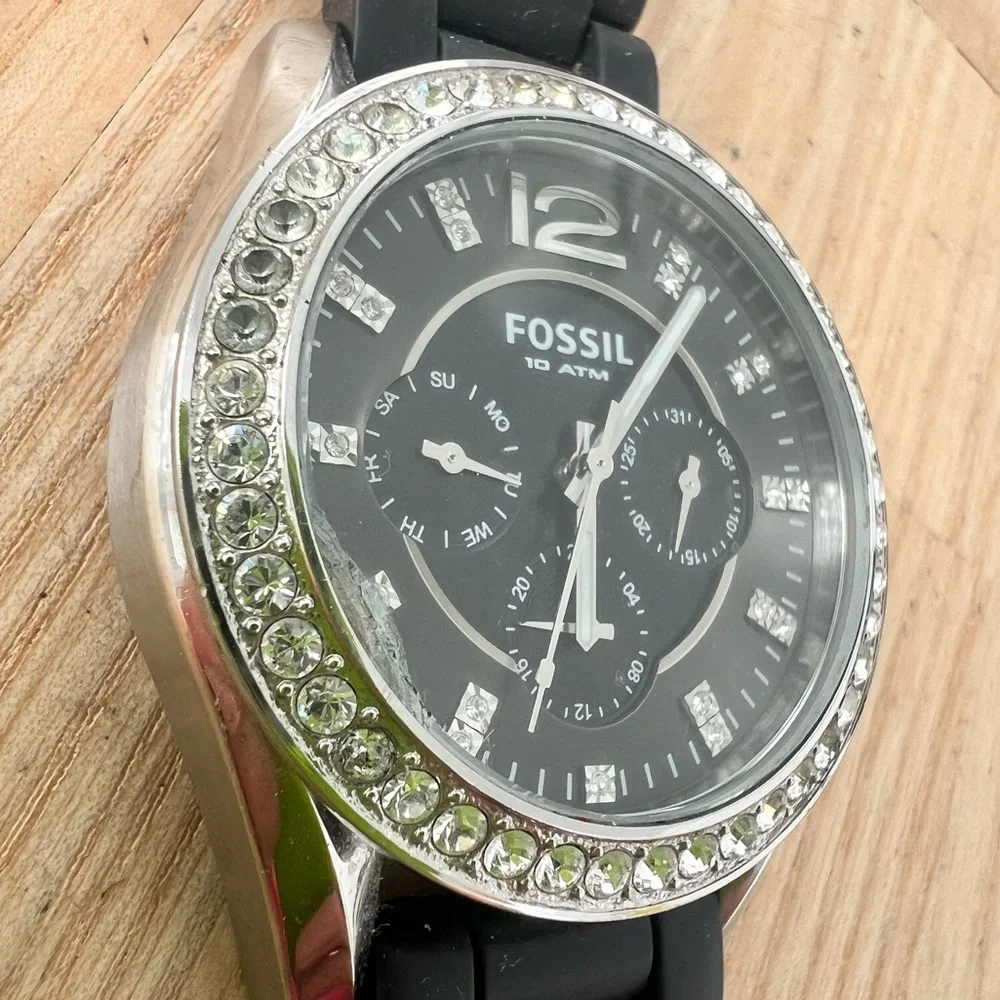 Fossil ladies black dial silver tone watch NEW BATTERY